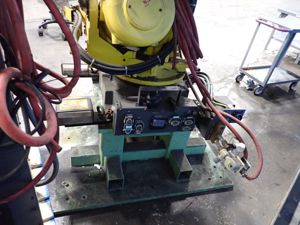 Fanuc 2014 Fanuc R2000ib165f Robot