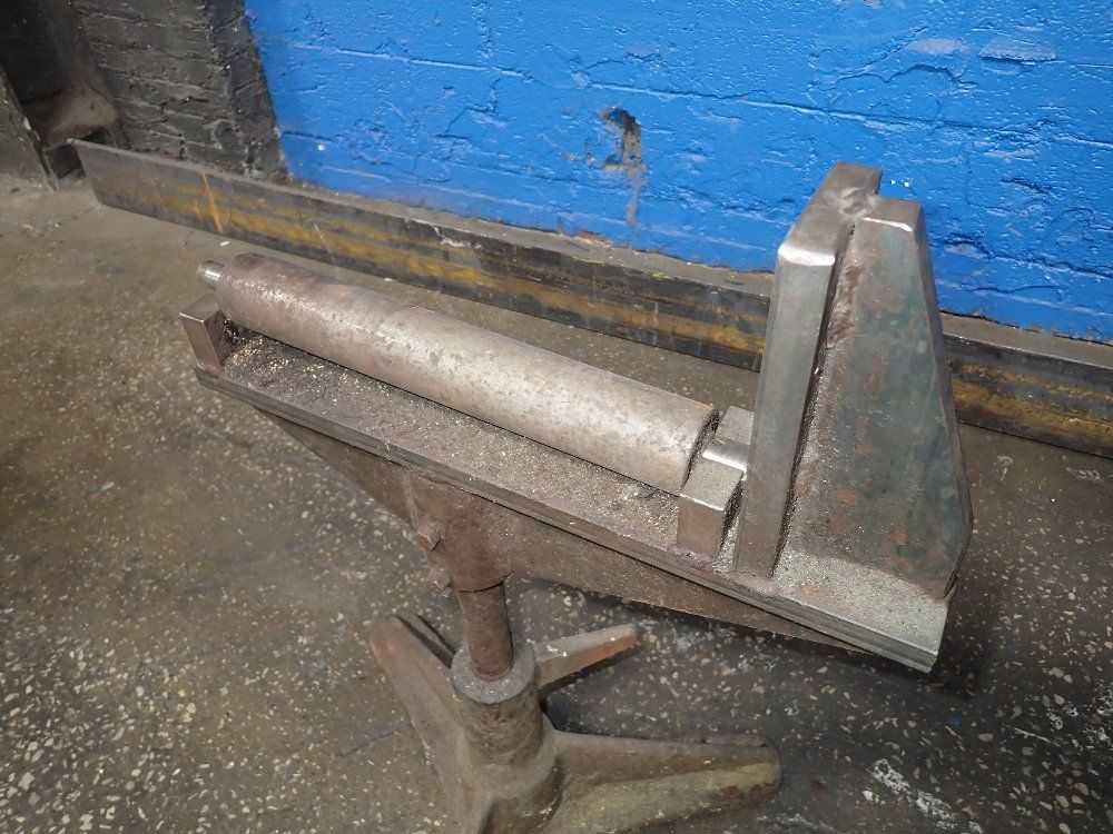  Roller Stand
