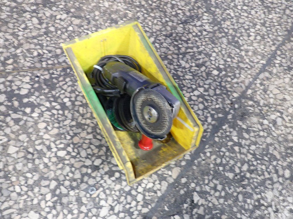 ANGLE GRINDER