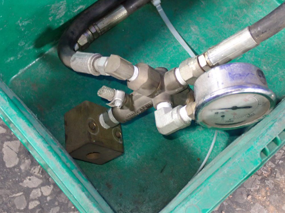  Valve