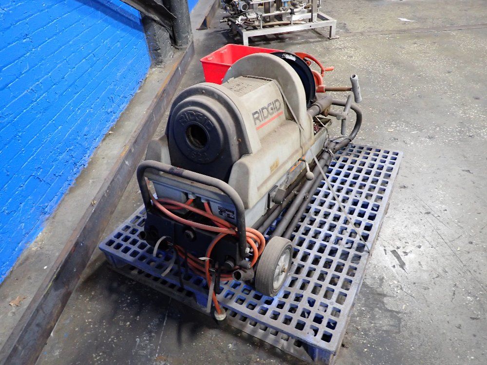 Ridgid Ridgid 18221 Pipe Threading Machine