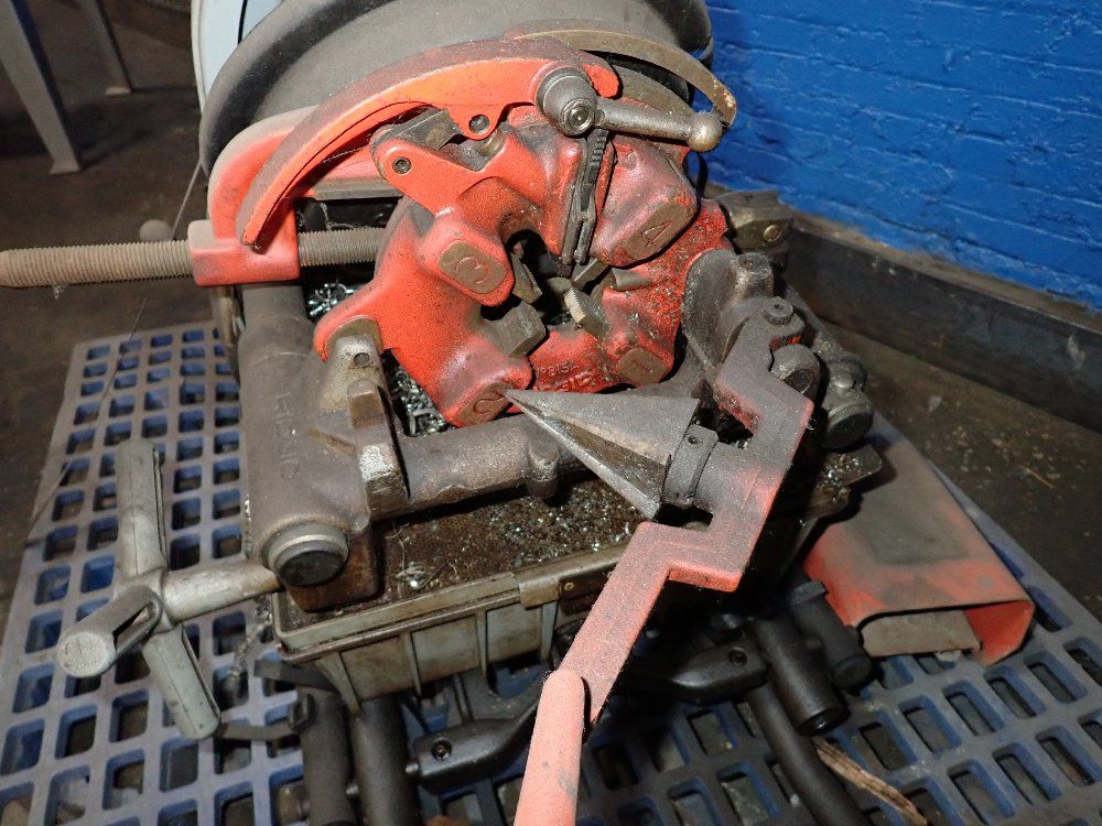 Ridgid Ridgid 18221 Pipe Threading Machine