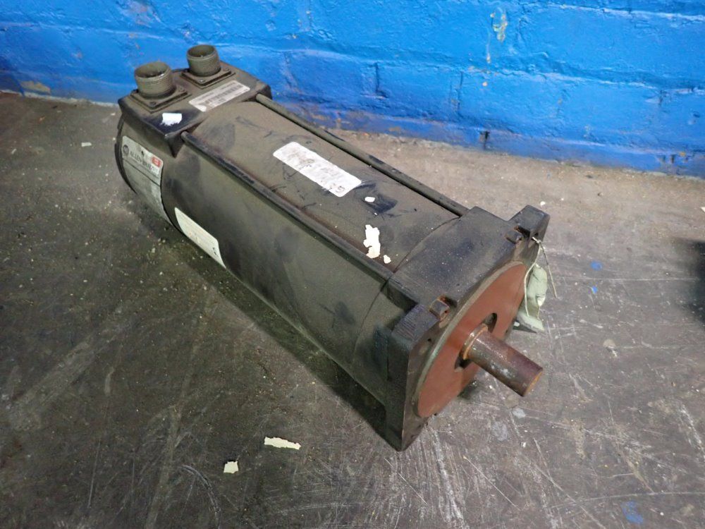 Allen Bradley 1.7 Kw Servo Motor - 1326ab-b2c-21