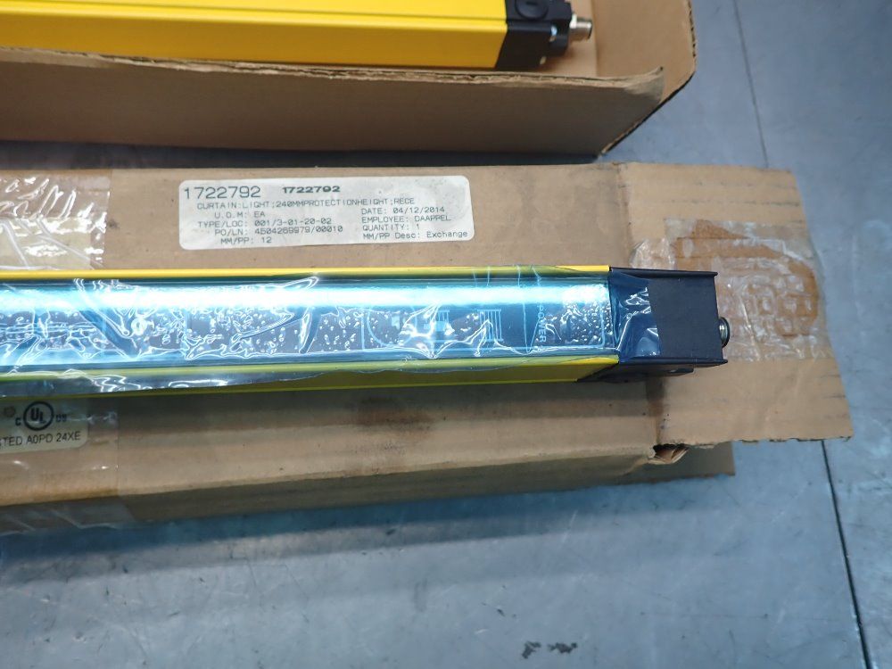 Allen-bradley 18 M Range Safety Light Curtain Transmitter And Reciever - 445l-t4s0240yd, R40240yd