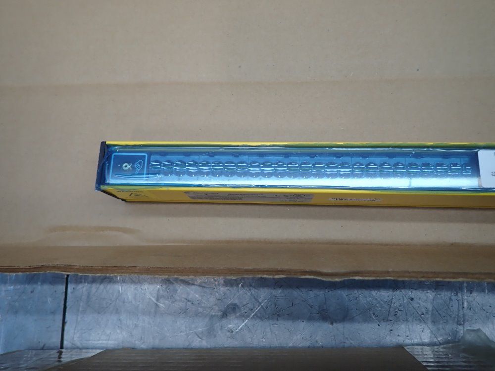 Allen-bradley 18 M Range Safety Light Curtain Transmitter And Reciever - 445l-t4s0240yd, R40240yd