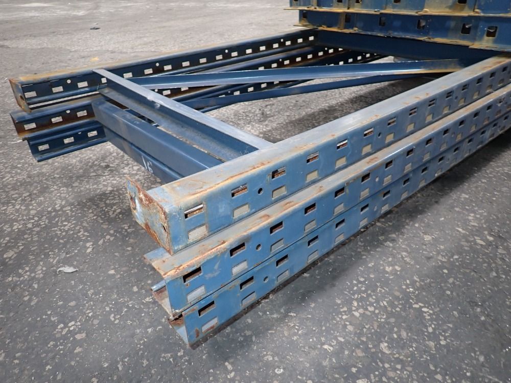  Pallet Racking Lot
