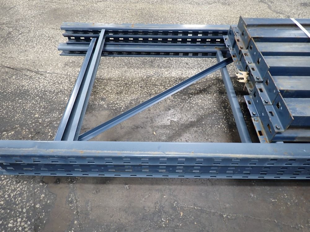  Pallet Racking Lot
