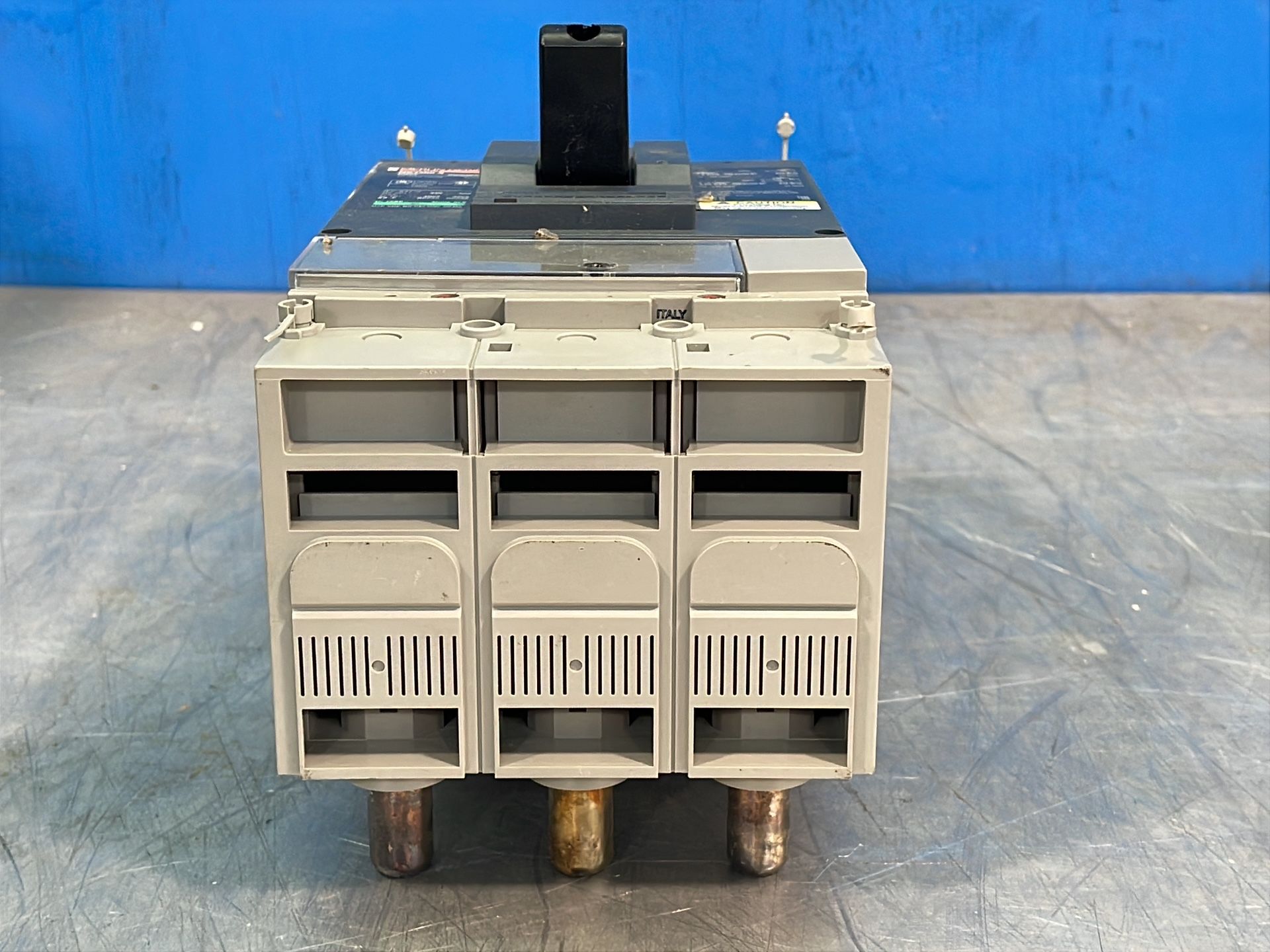 Merlin Gerin 400 A Molded Case Circuit Breaker - Nsj400 A