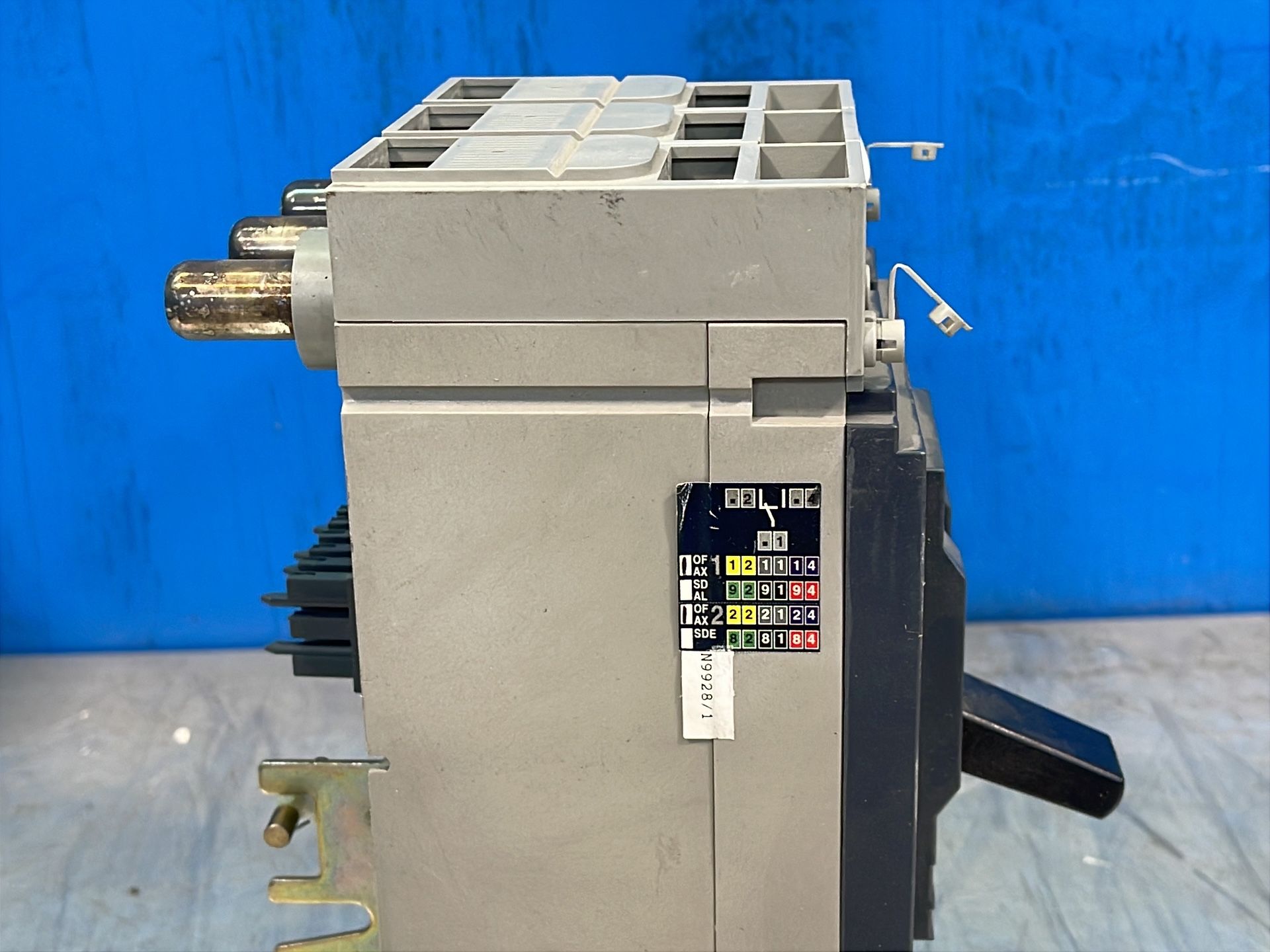 Merlin Gerin 400 A Molded Case Circuit Breaker - Nsj400 A