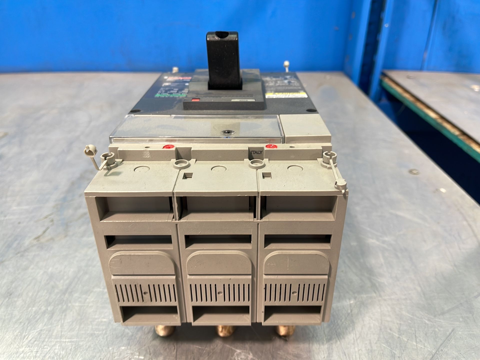 Merlin Gerin 400 A Molded Case Circuit Breaker - Nsj400 A