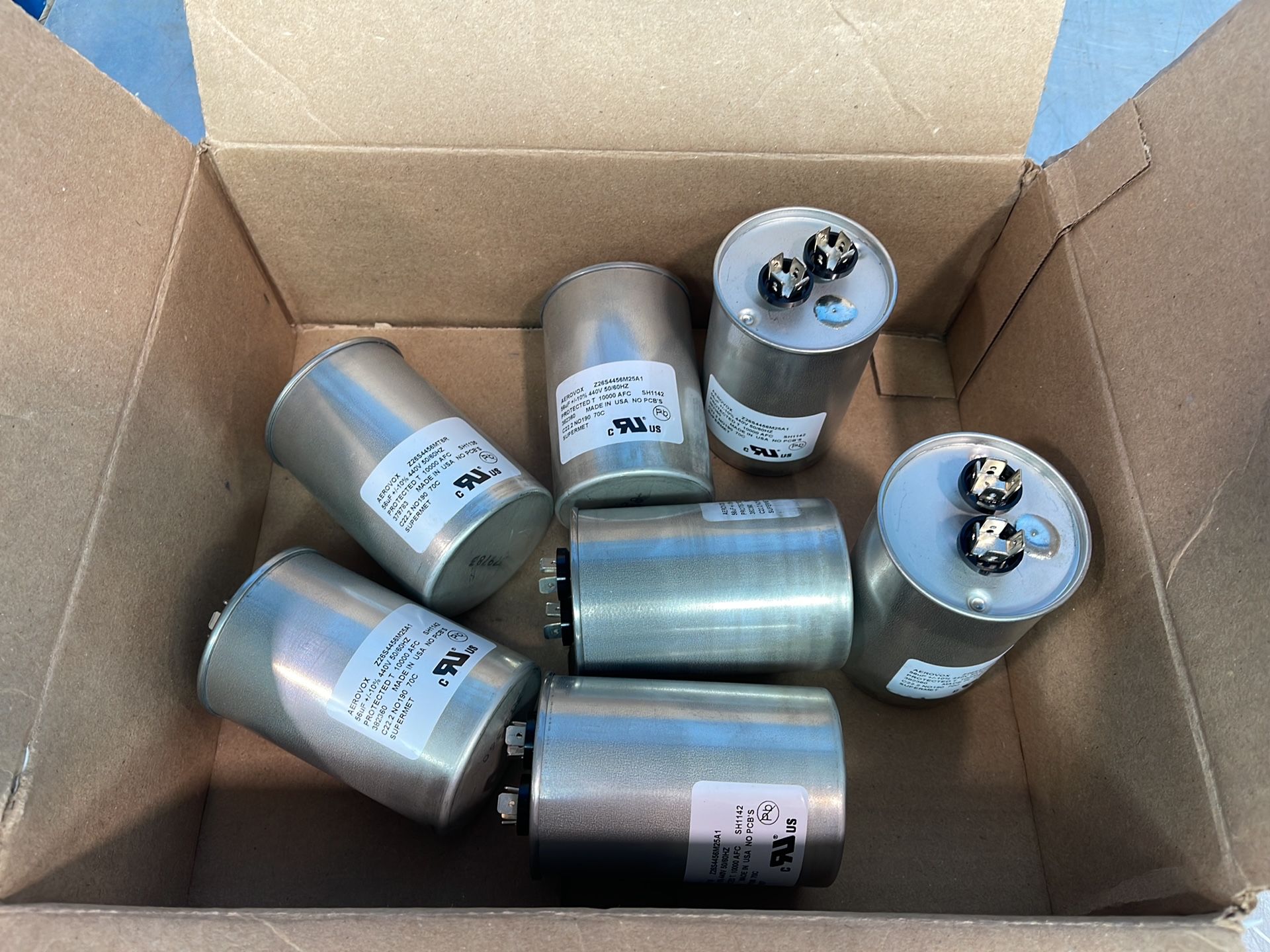 Aerovox 56 Uf Motor Run Capacitors - Z26s4456m25a1