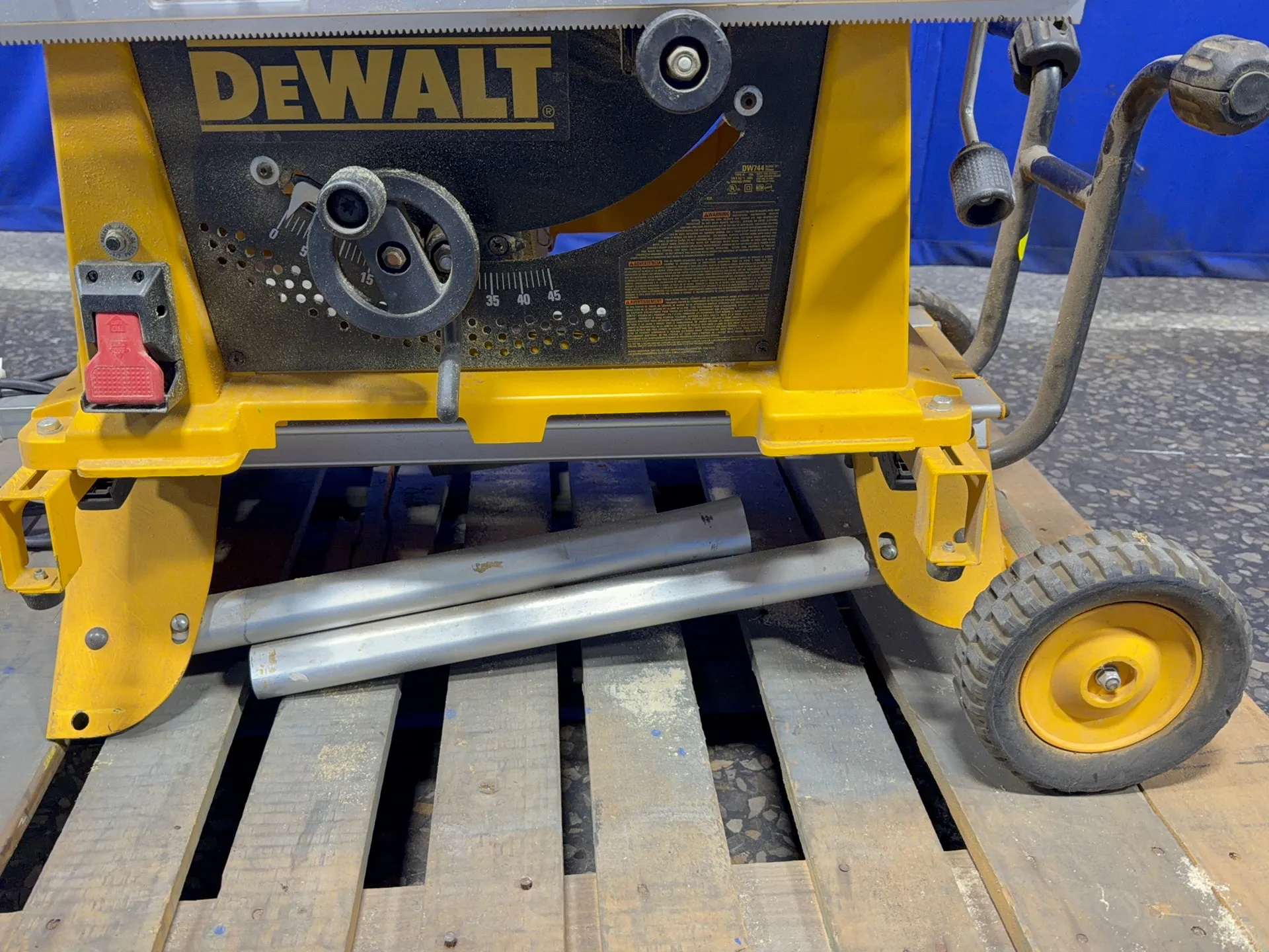 Dewalt 10" Table Saw - Dw744