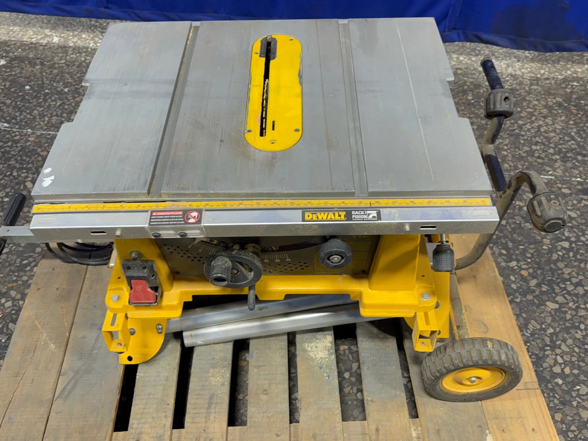 Dewalt 10" Table Saw - Dw744