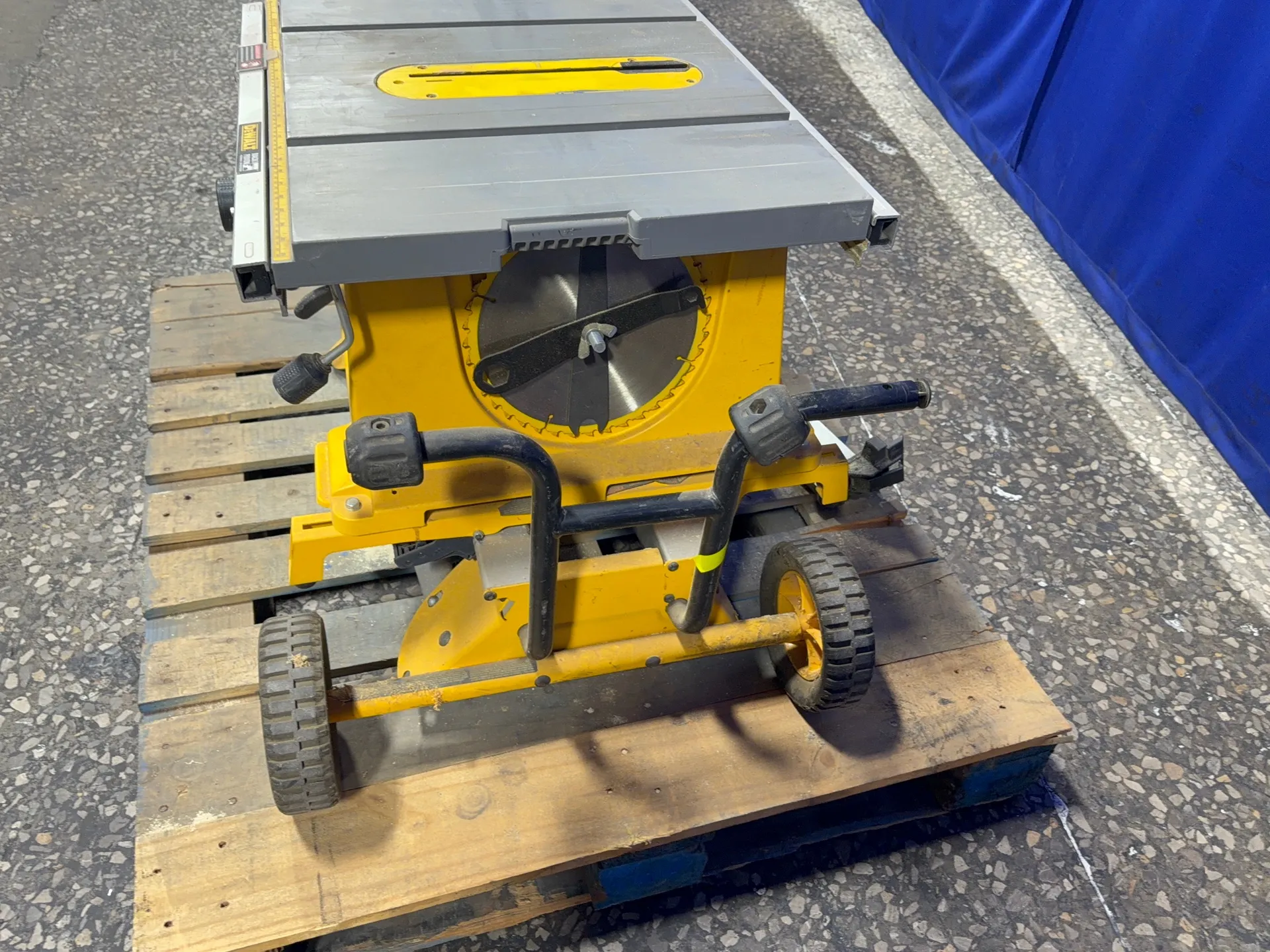 Dewalt 10" Table Saw - Dw744