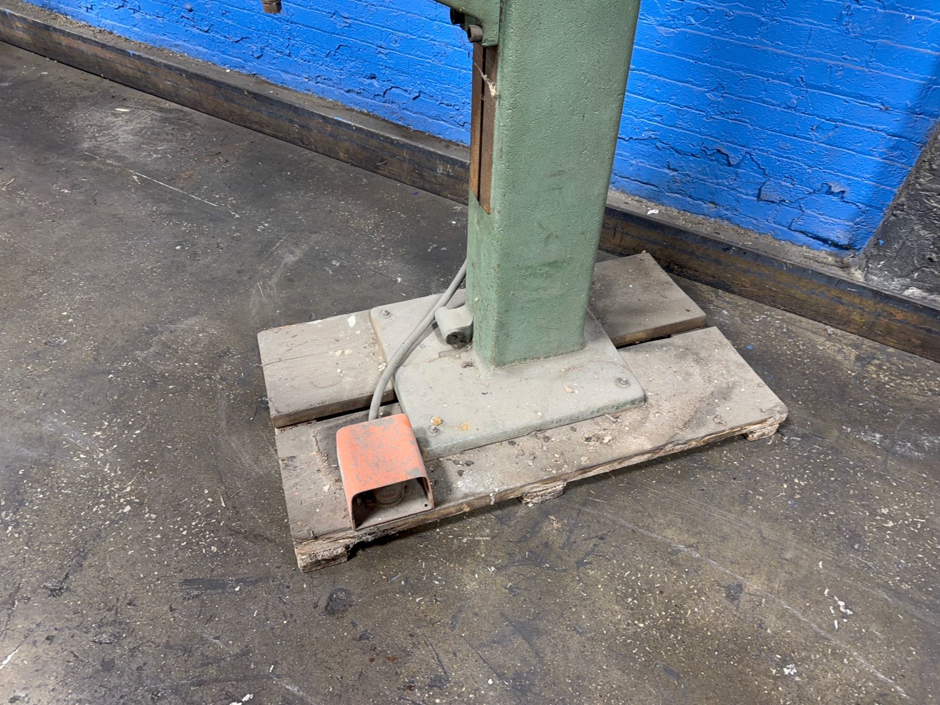 Chicago Rivet 12" Throat Riveter - 490