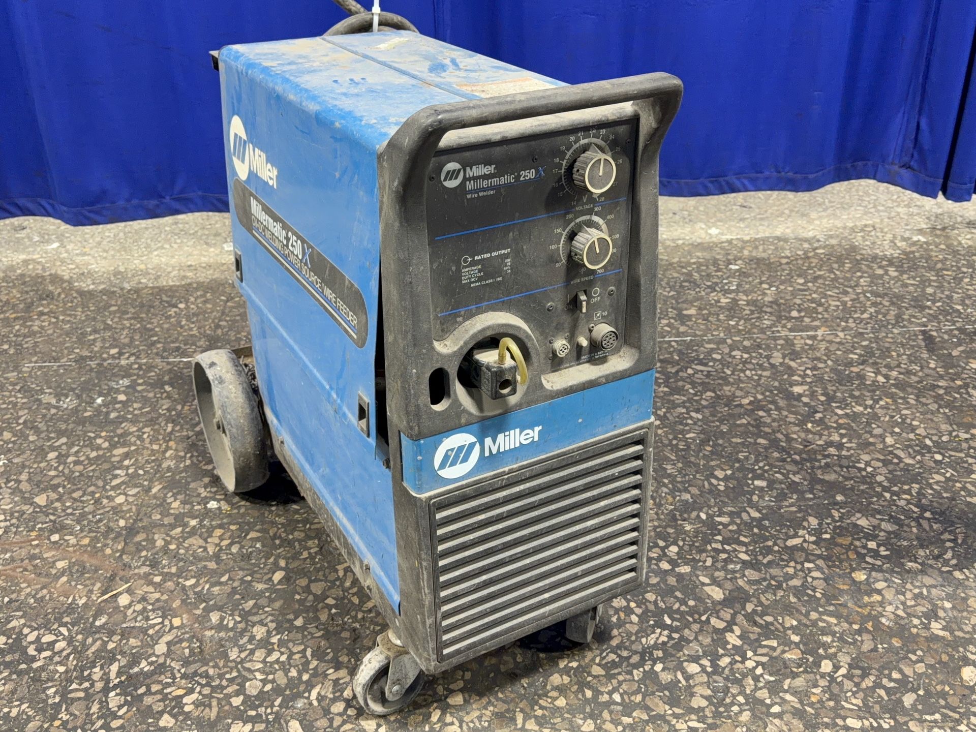 Miller 200 Amp Welder - Millermatic 250