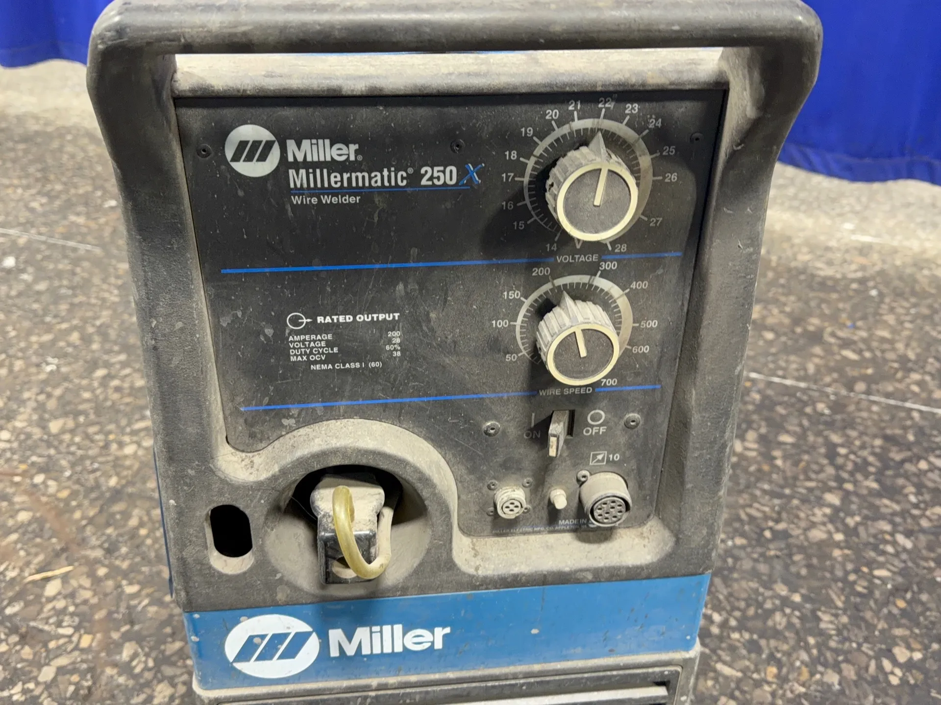 Miller 200 Amp Welder - Millermatic 250