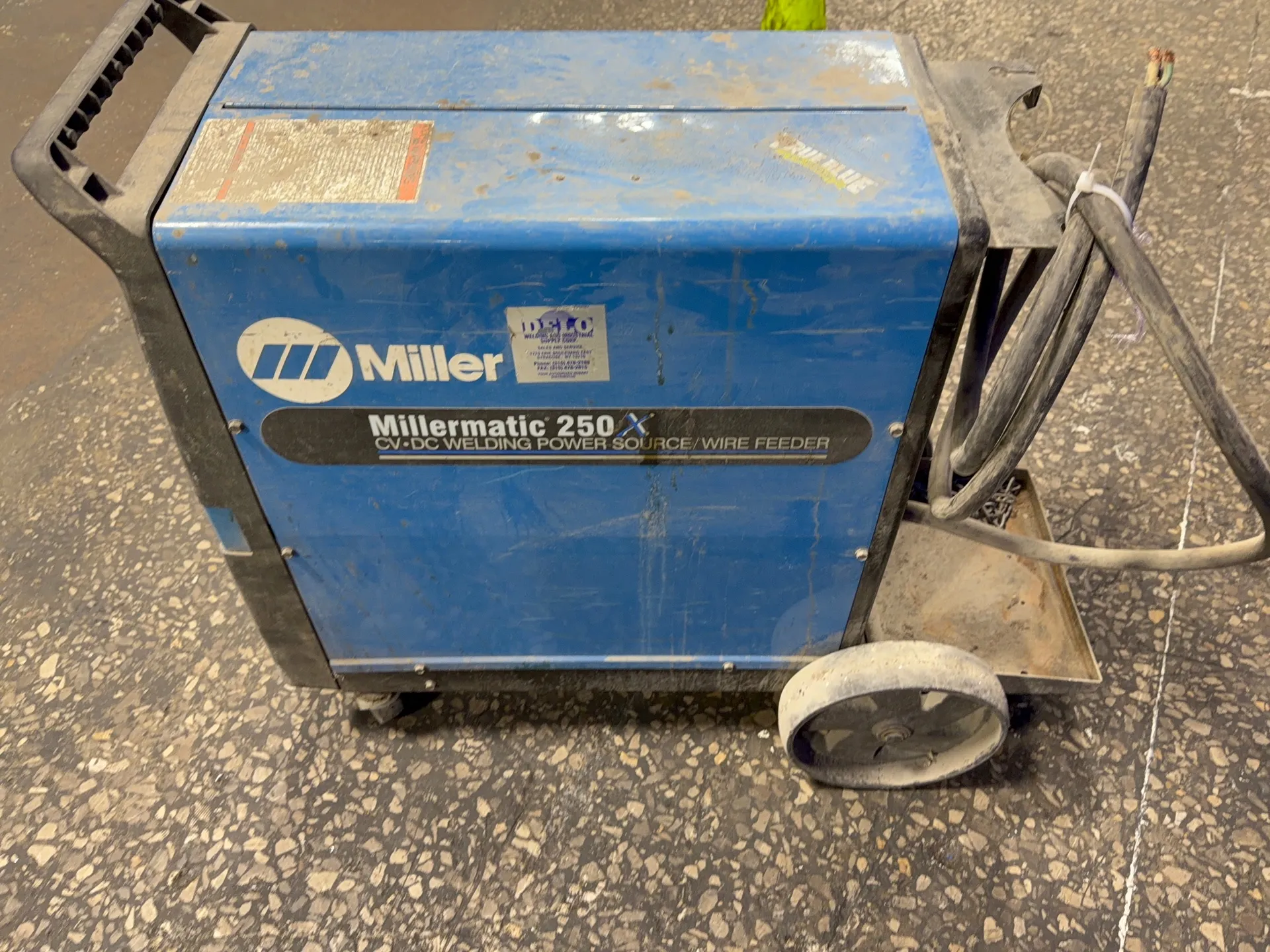 Miller 200 Amp Welder - Millermatic 250