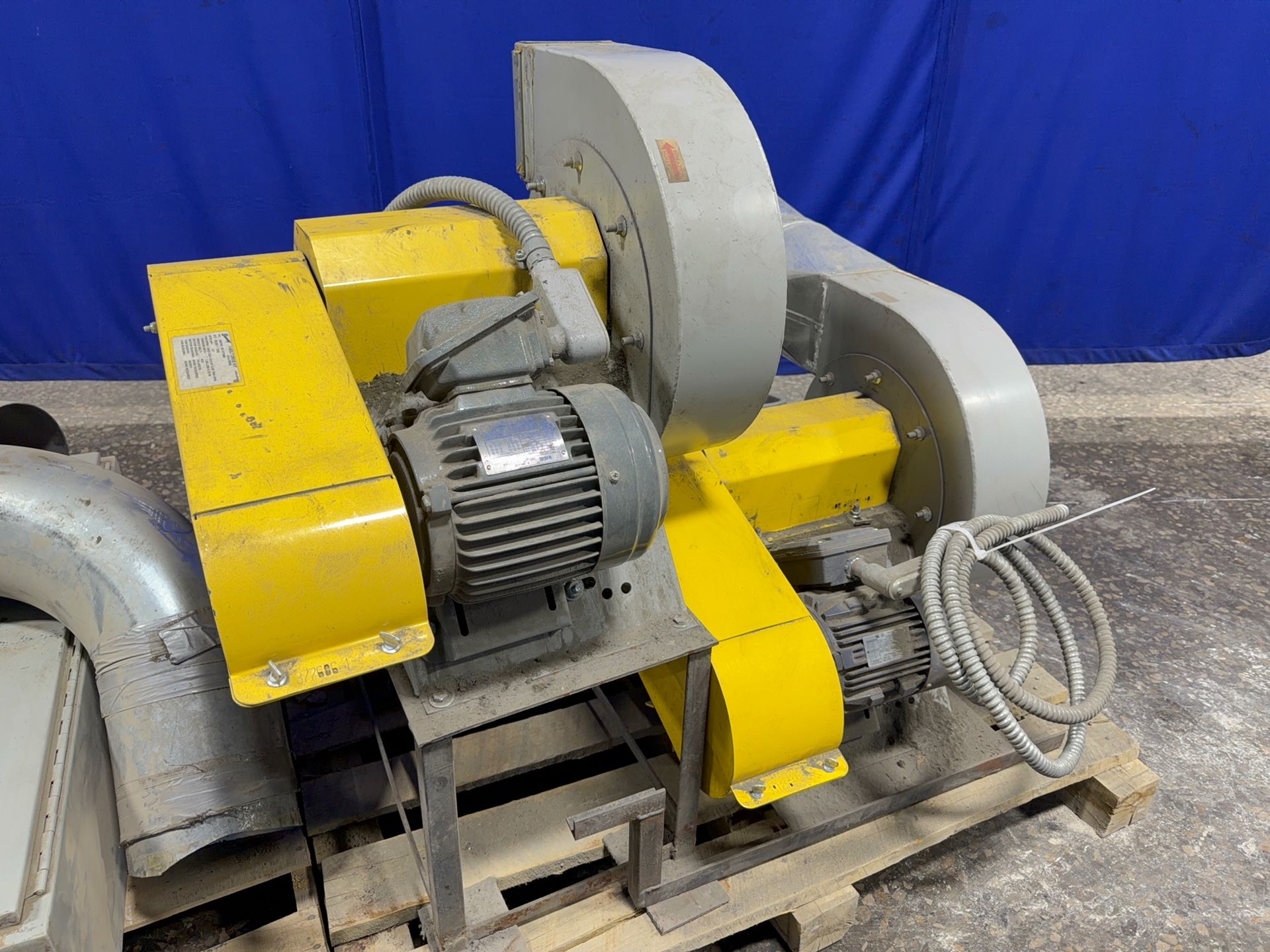 Aerovent 1 Hp Blower - 12b Pb Sw Arr9r