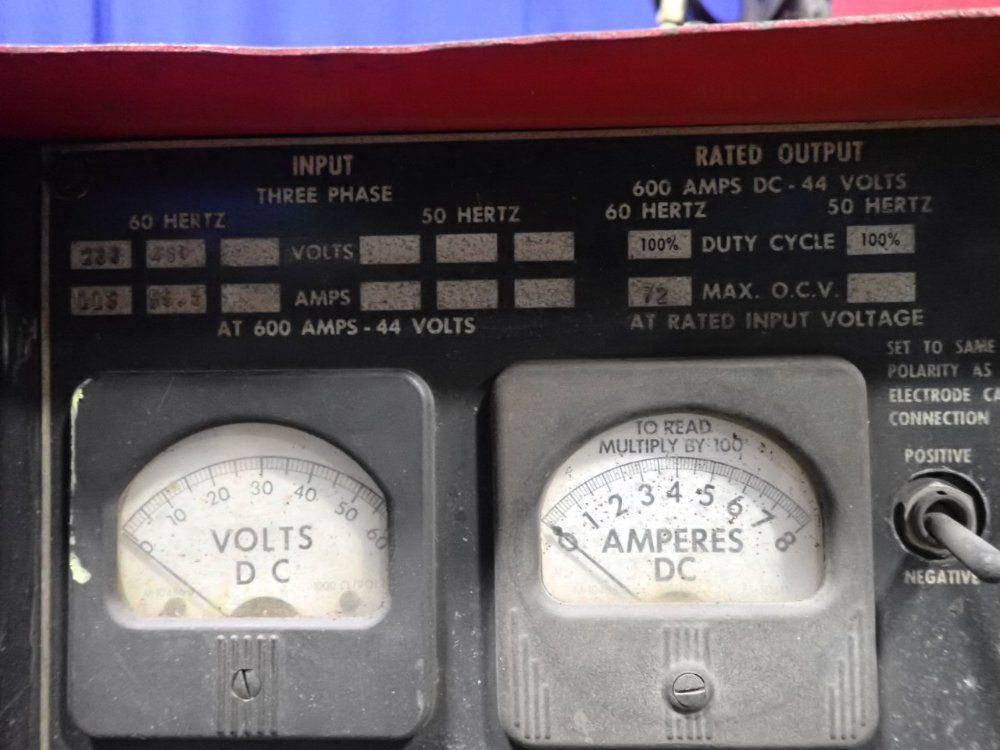 Lincoln Electric 600 A Welder - Dc-600