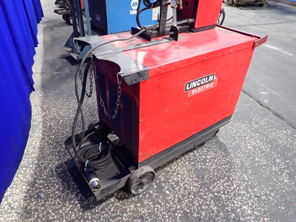 Lincoln Electric 600 A Welder - Dc-600