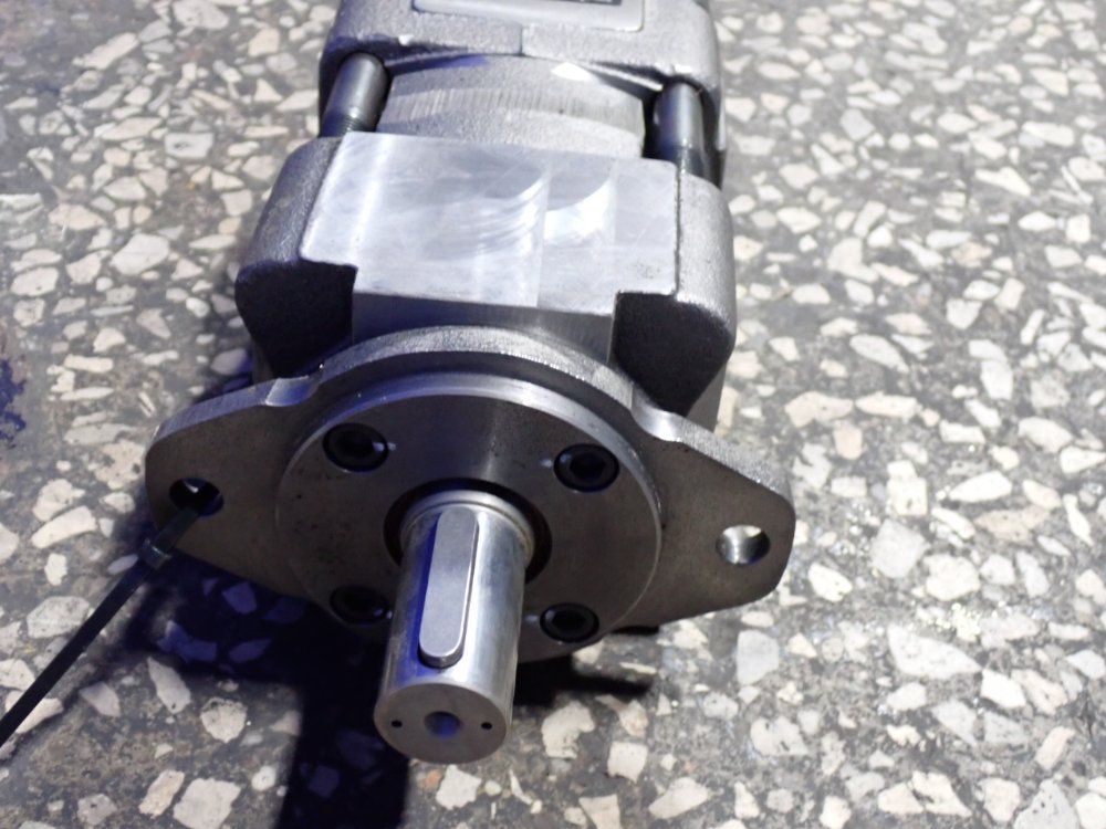Bucher Hydraulics 320 Bar Internal Gear Pump - Qx43-032r09