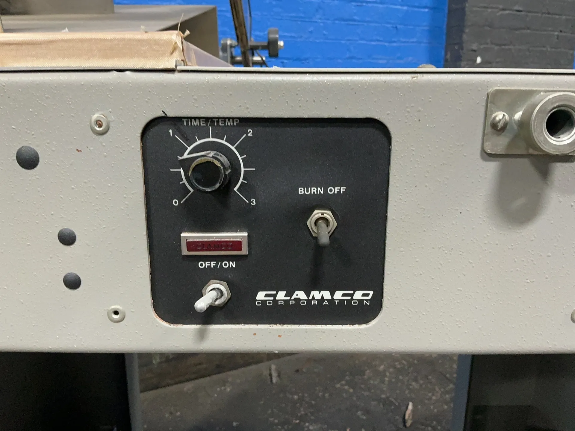 Clamco Corporation 20”l X 20”w Seal Bar Semi-automatic L-sealer