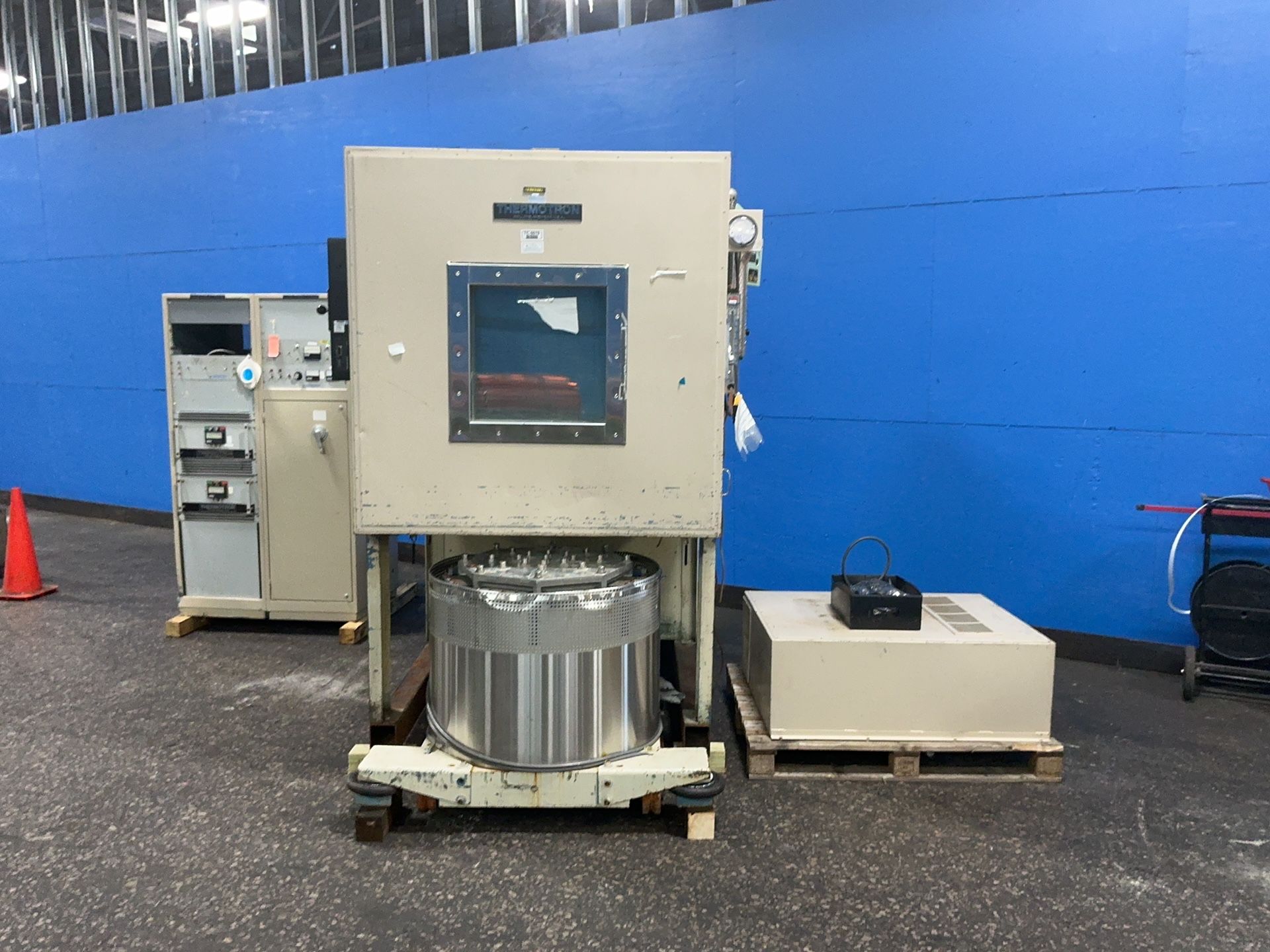 Thermoton 40” X 40” X 35” Temperature Chamber / Shaker - Tc-0019
