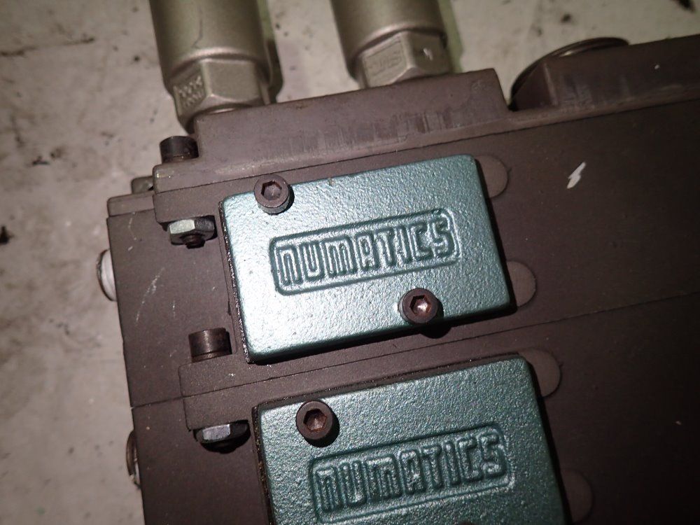 Numatics Manifold / Valve Assembly