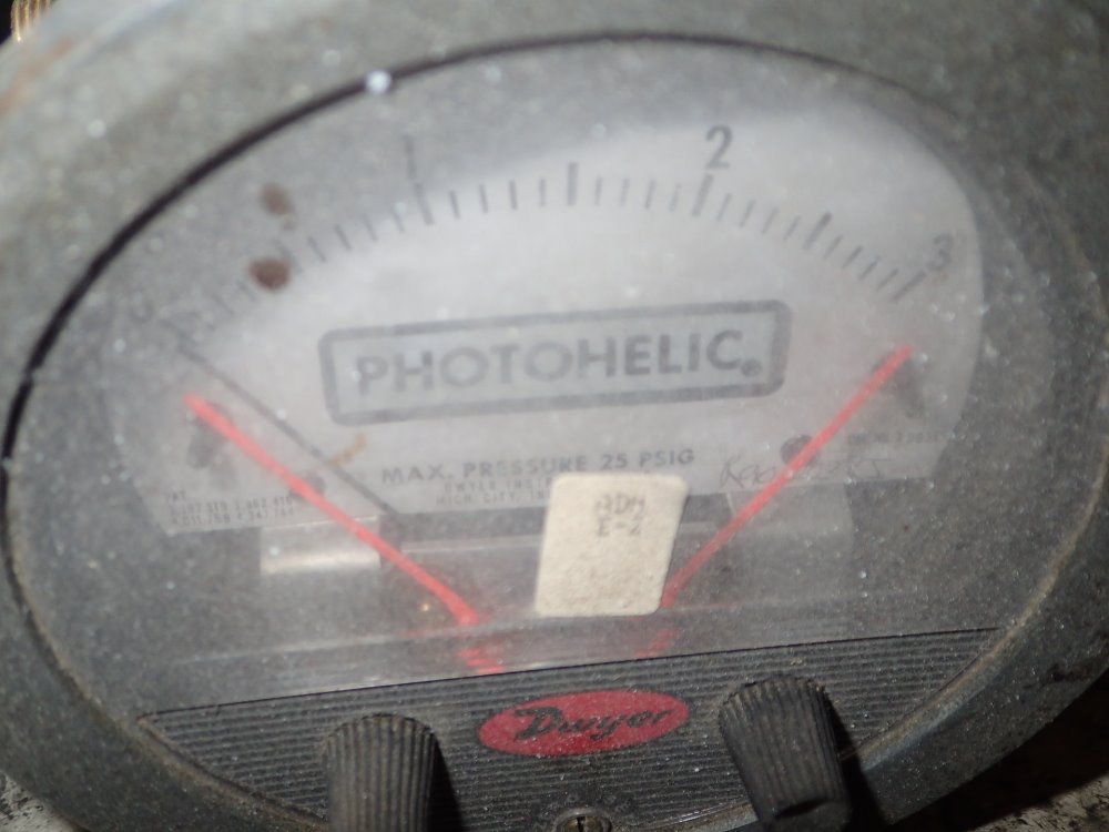 Dwyer Photohelic Gage