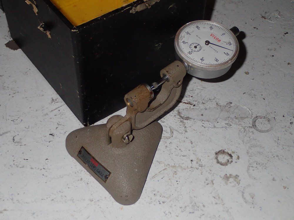 Vigor Upright Lens Gauge