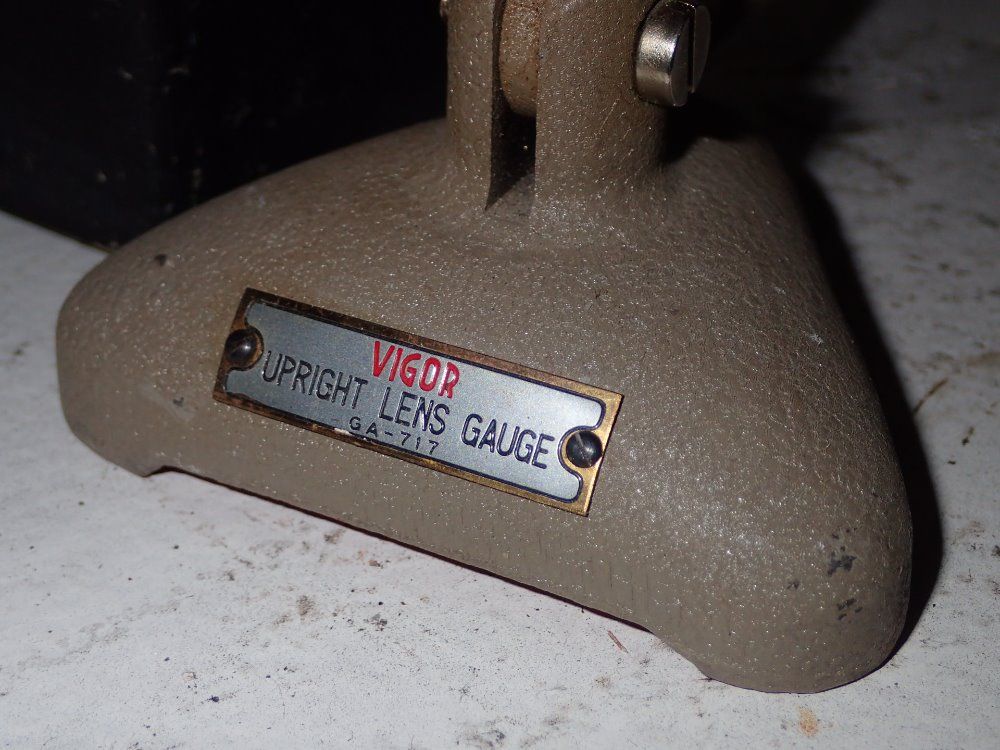 Vigor Upright Lens Gauge