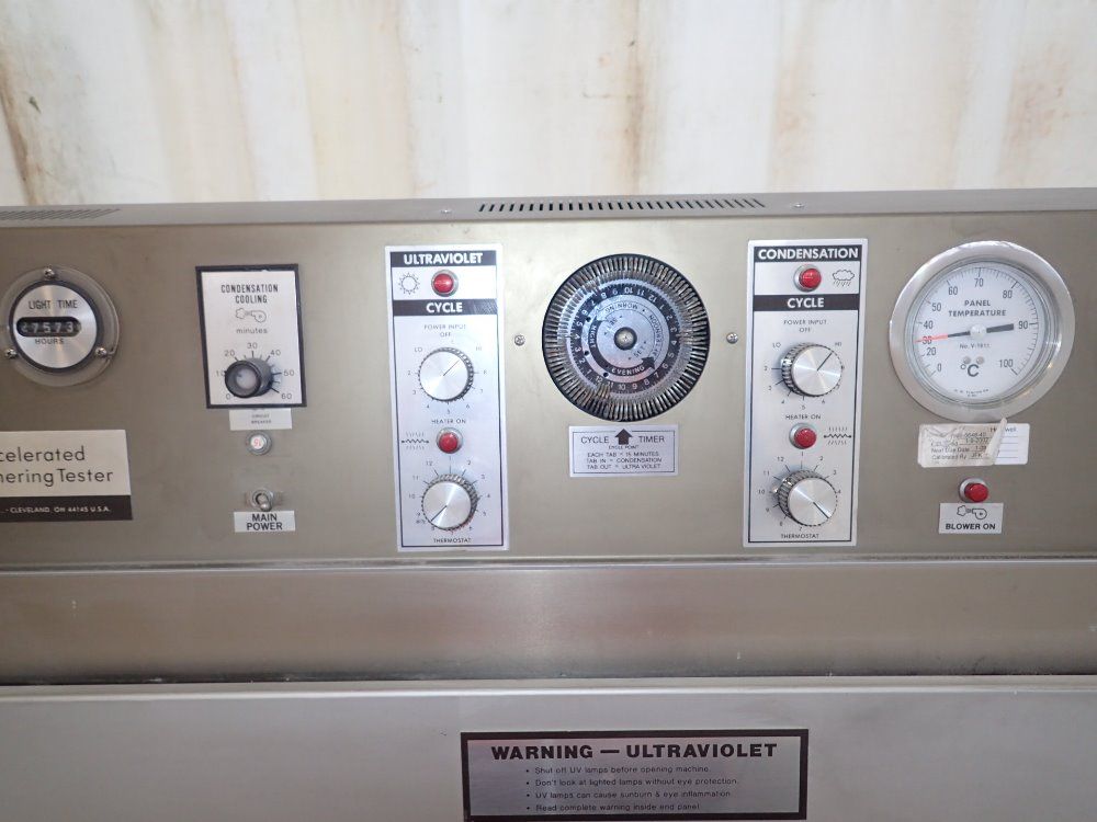 Quv / Q - Panel Uv Accelerated Weathering Tester