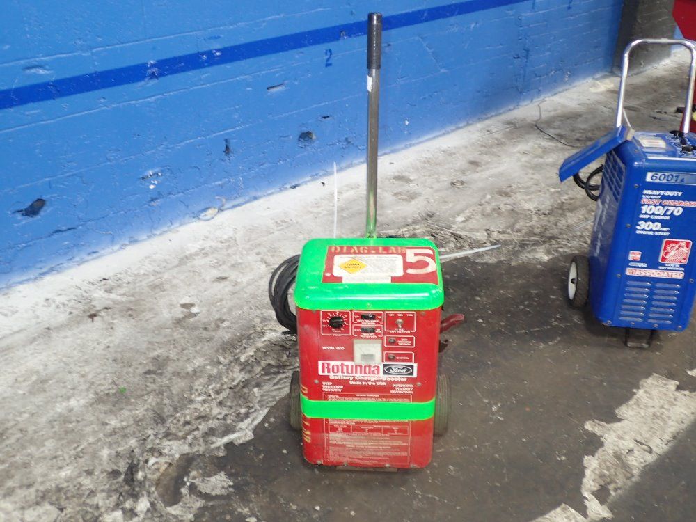 Rotunda Portable Battery Charger