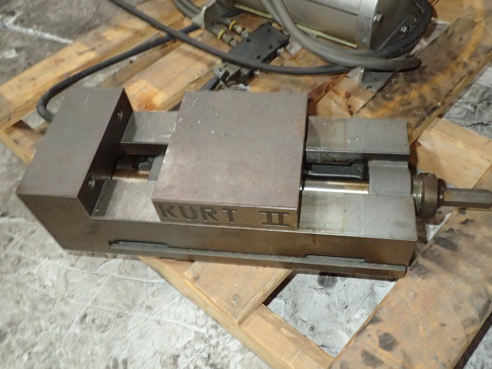 Kurtt Air Powered Vise