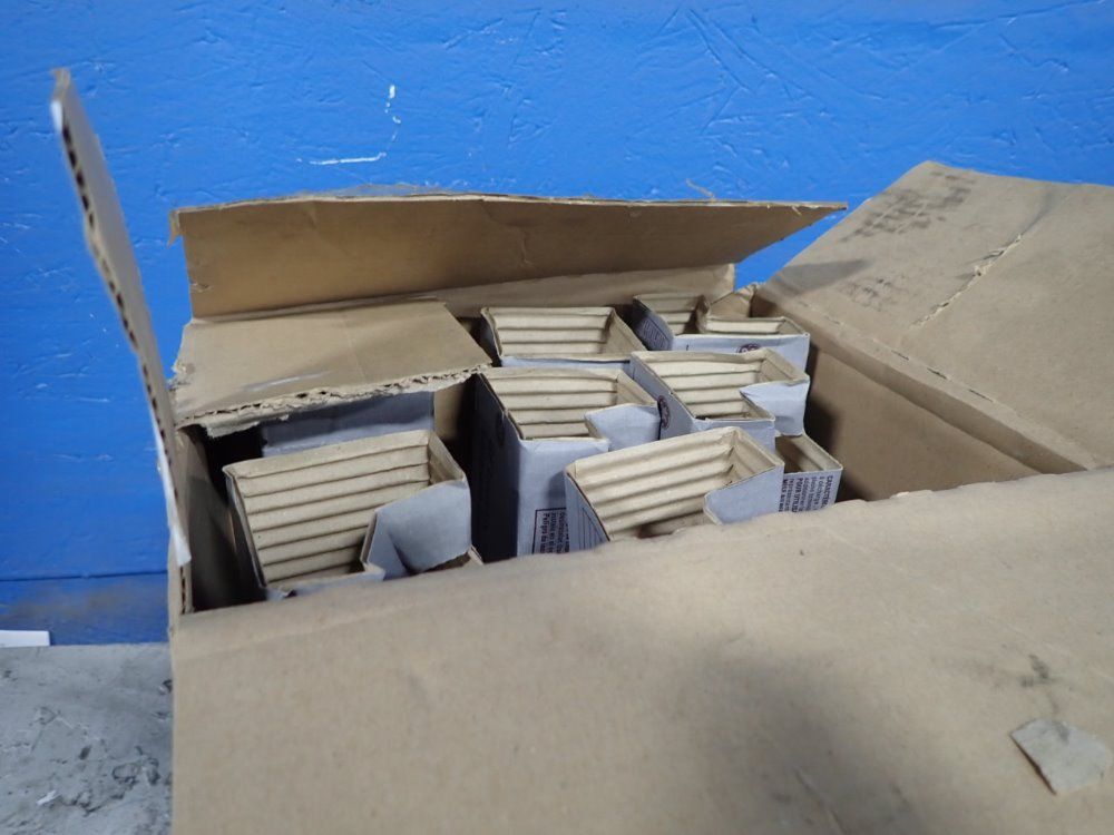 Fastoria Lamp With Safety Cage