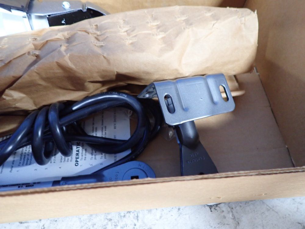 Fastoria Lamp With Safety Cage