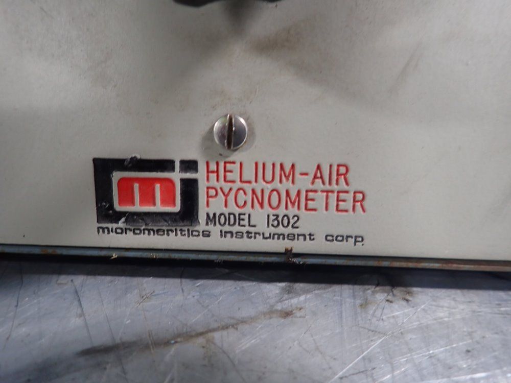 Moromeritics Instruments Helium Air Pycnometer