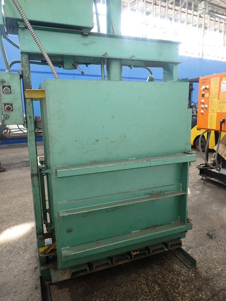 Consolidated Baling Machine Co. 21" X 36" Consolidated Baling Machine Co. Baler