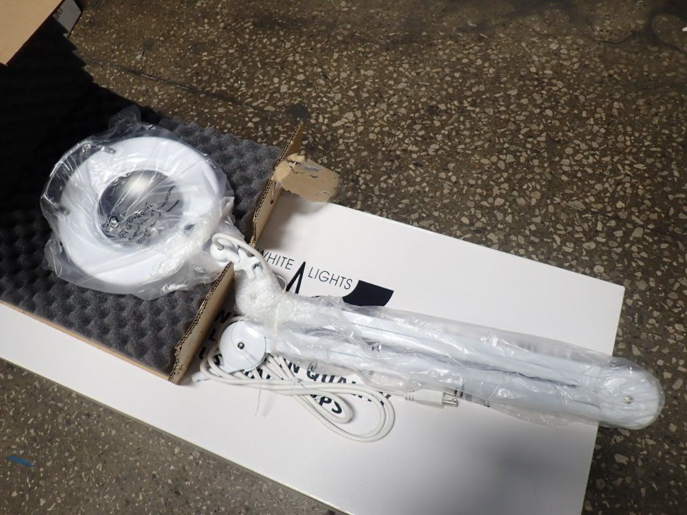 O.c. White Co. Magnifier Lamp