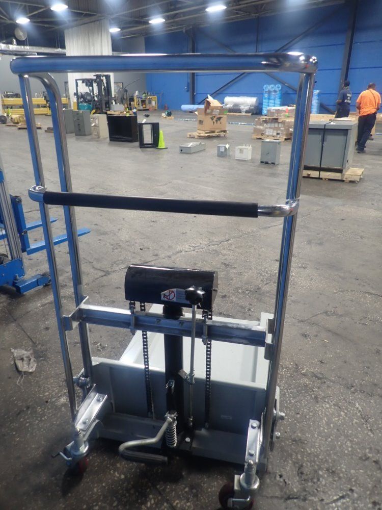 Roughneck Low Profile Lift Cart