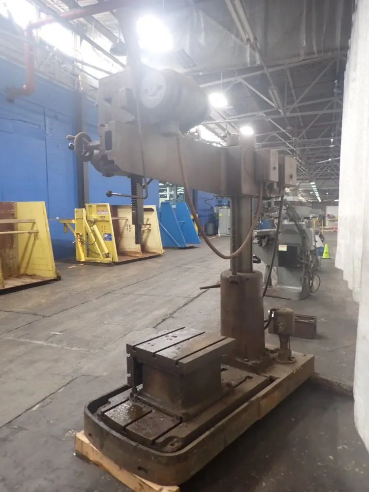 Cincinnati 3' Arm X 7" Column Radial Drill