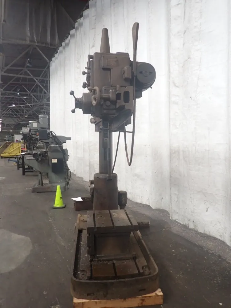 Cincinnati 3' Arm X 7" Column Radial Drill