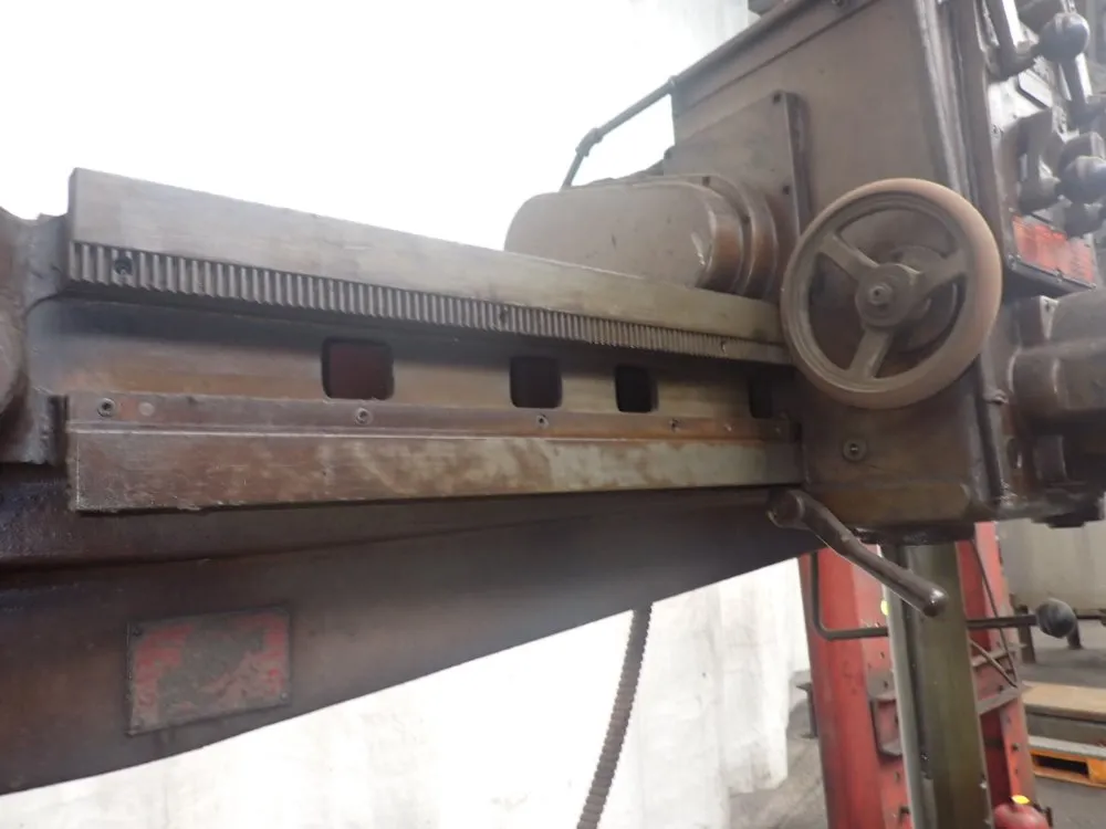 Cincinnati 3' Arm X 7" Column Radial Drill