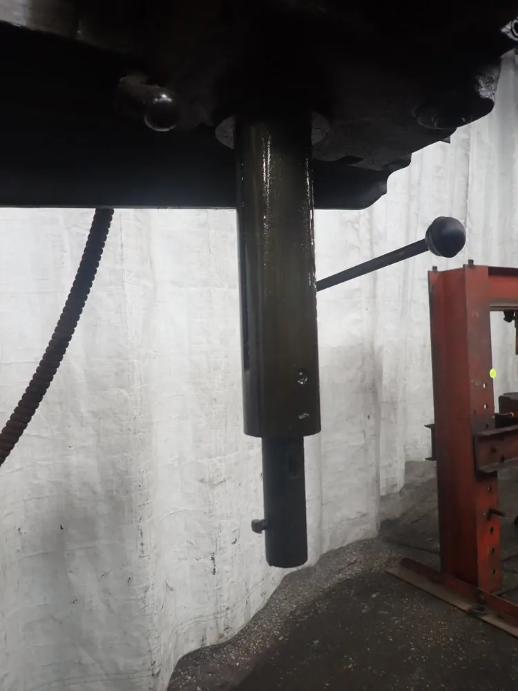 Cincinnati 3' Arm X 7" Column Radial Drill