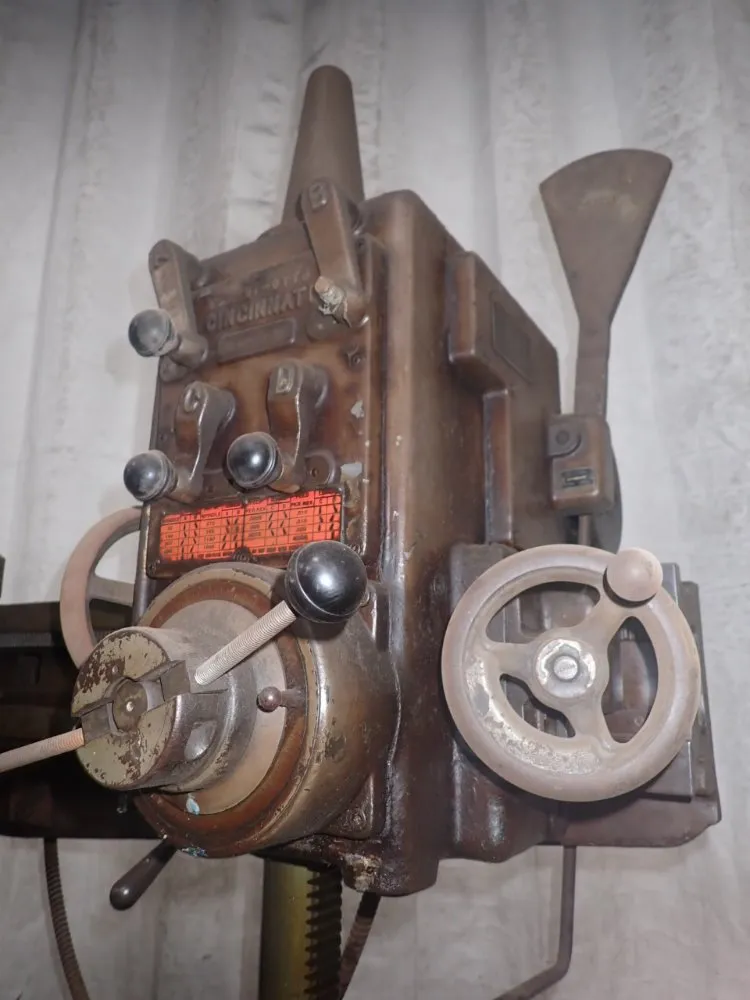 Cincinnati 3' Arm X 7" Column Radial Drill