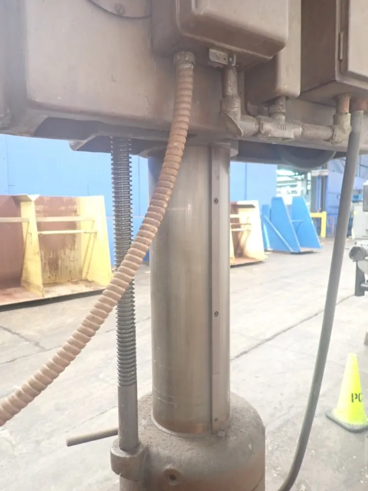 Cincinnati 3' Arm X 7" Column Radial Drill