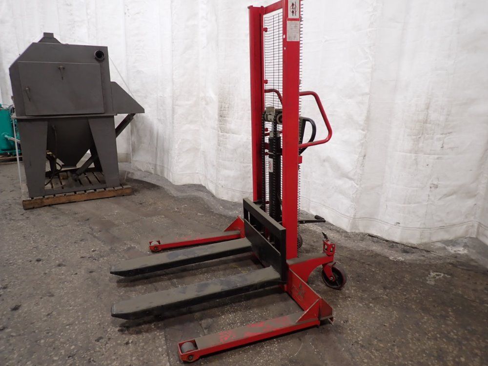 Dayton Hydraulic Straddle Lift