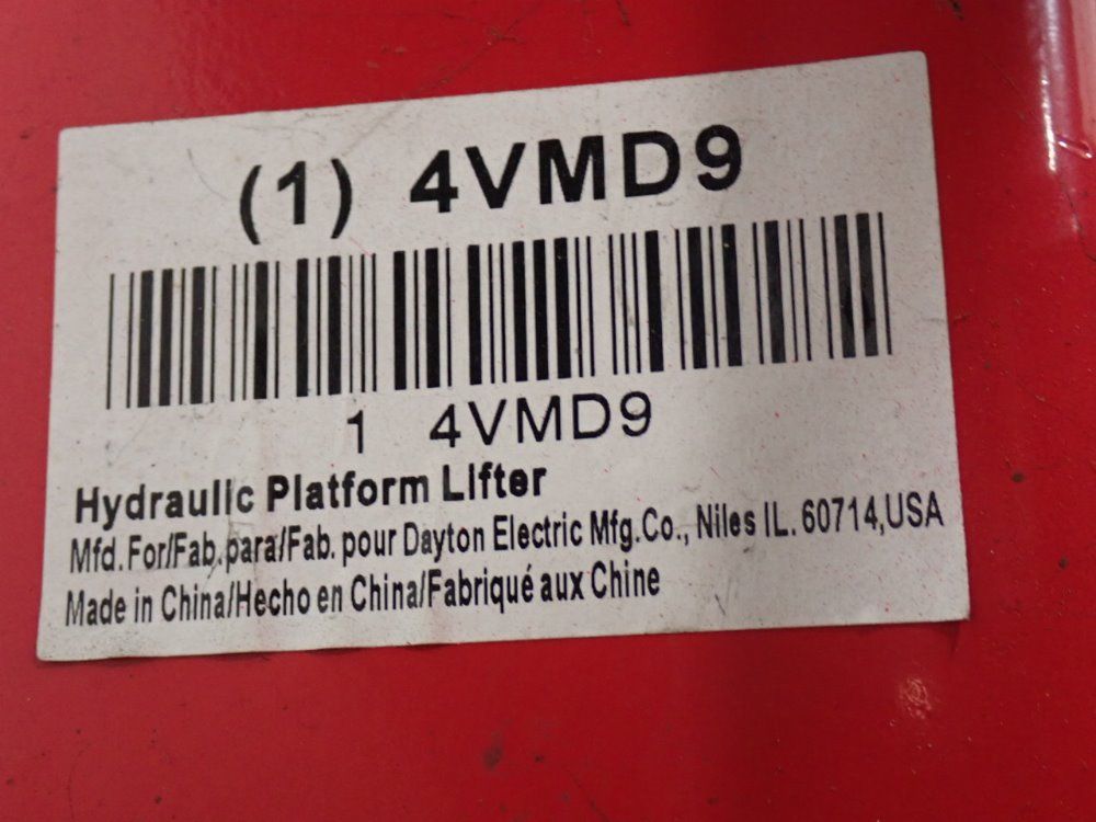 Dayton Hydraulic Straddle Lift