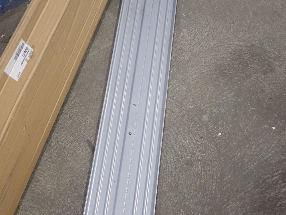 Goldblutt Bull Float